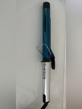 BaBylissPRO Nano Titanium Blue Curling Iron - 1 1/4” - Long barrel